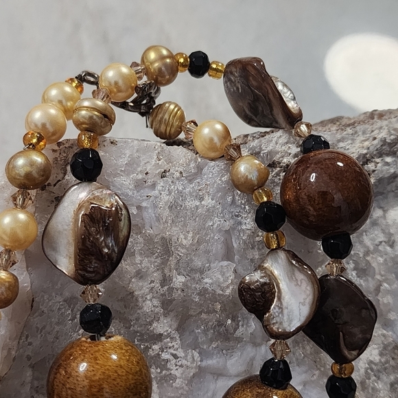Elegant Earth-Toned Gemstone and Pearl Necklace - Picture 6 of 13